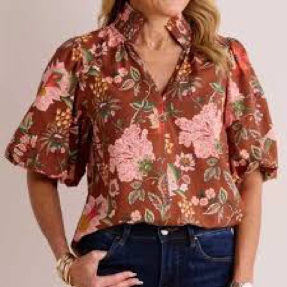 THML vibrant floral blouse size medium like new 🌺 - Picture 3 of 9
